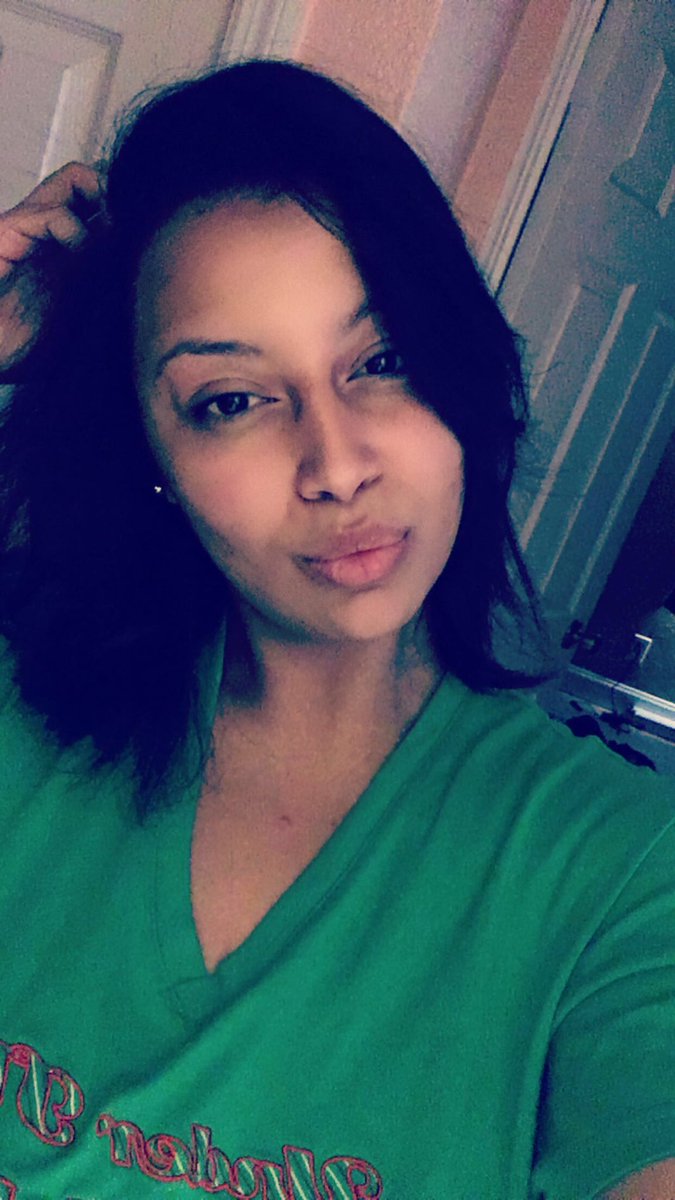 MsMcPettyklaus5's tweet photo. #FineWomenFriday #WhatMakeUp #ImUsuallyBareFacedAnyways https://t.co/yFLG0T15fX