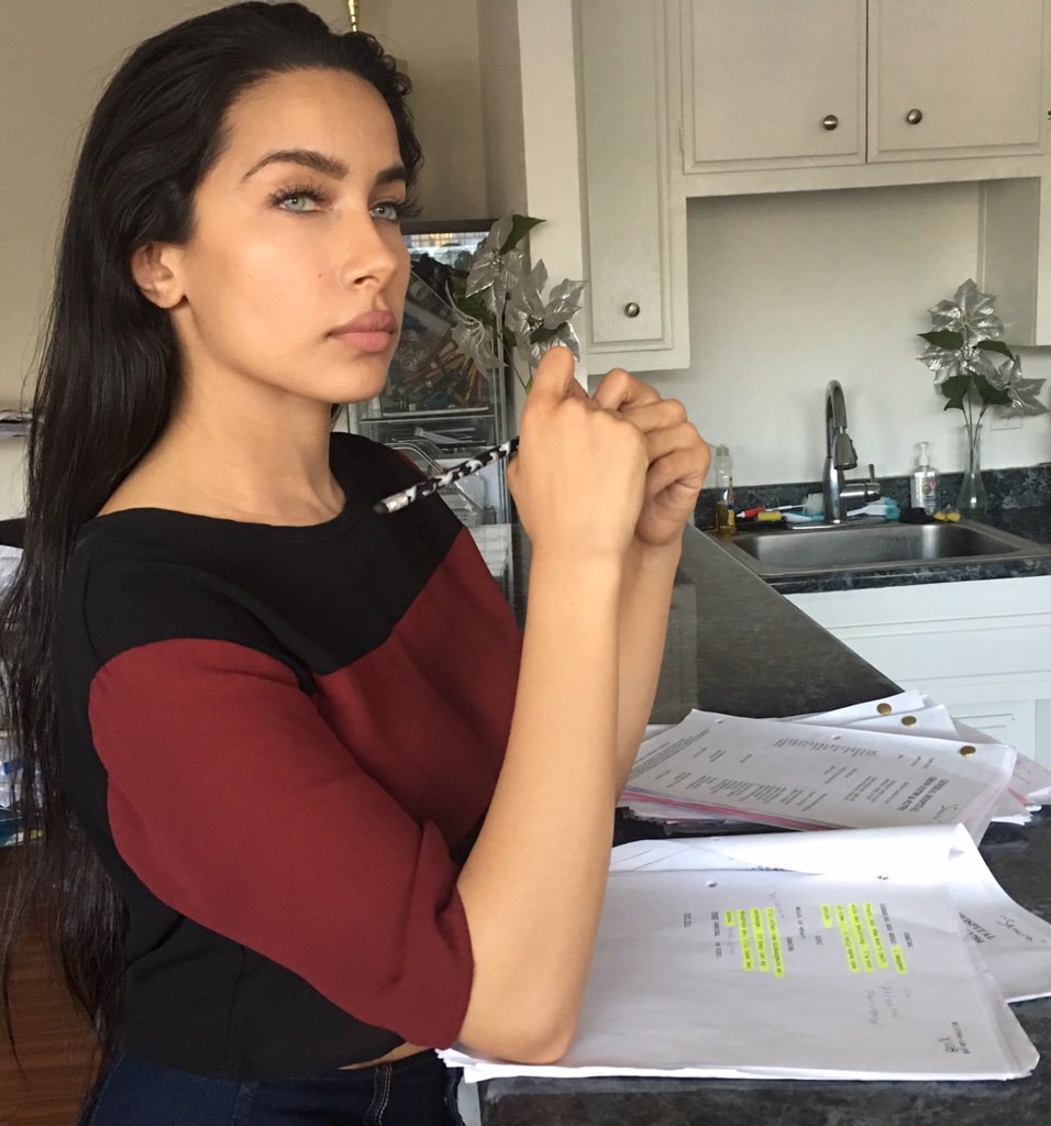 Studying lines.. #generalHospital abc #ivynatalia #gh https://t.co/OWxBNskhBQ