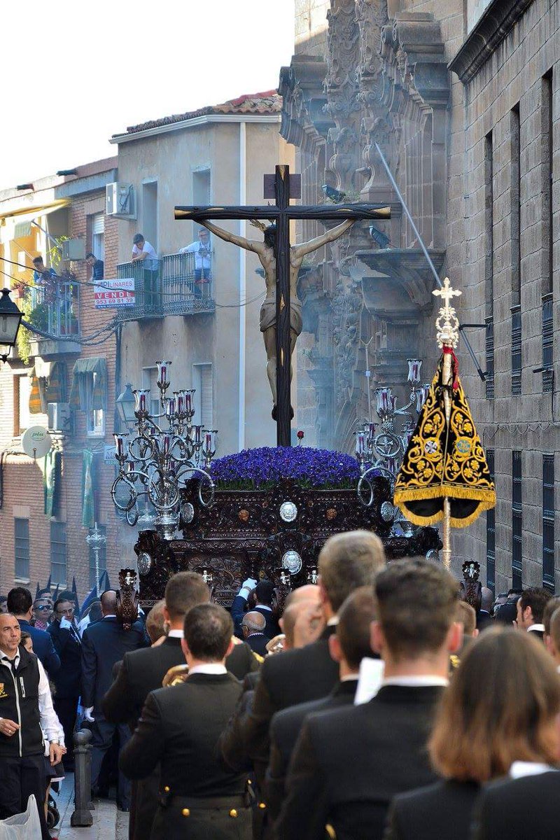 RosariodLinares's tweet photo. Dios cada Viernes Santo abre sus brazos en la cruz y muere por amor. Bendito seas Señor de la Eterna Mirada. #unviernesmenos #portiRosario https://t.co/I3RNYVYPgt