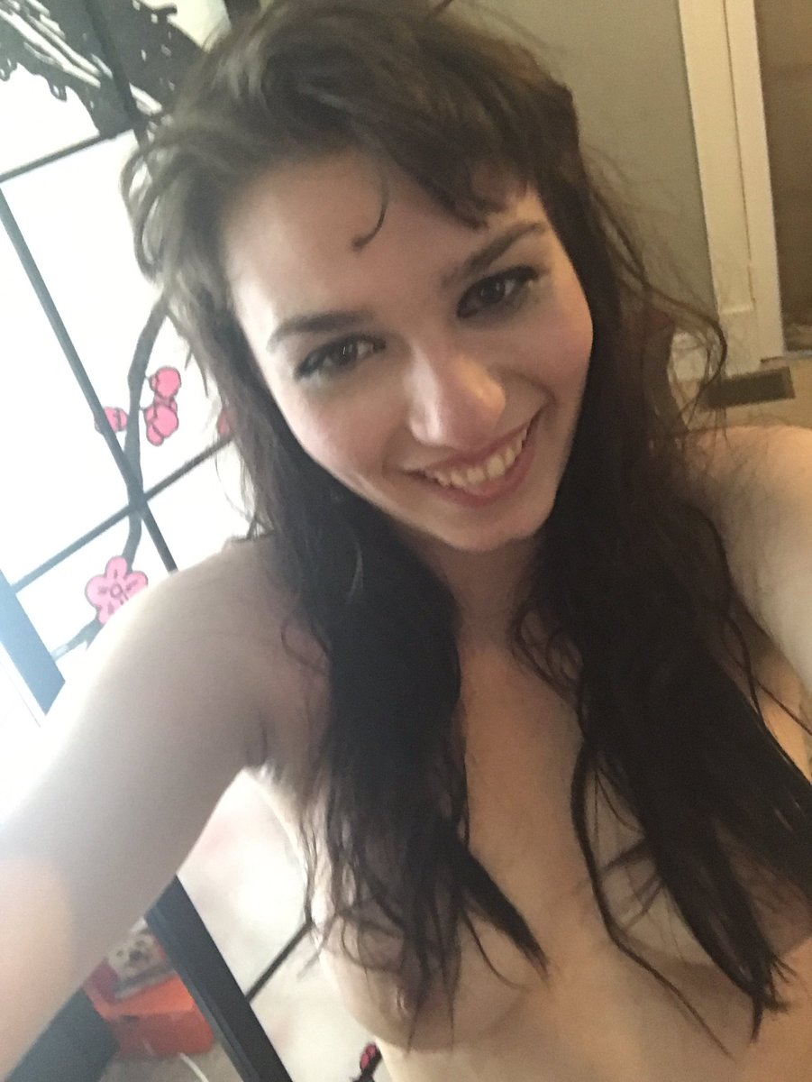 LeilaMoonModel's tweet photo. Freshly fucked! Happy me https://t.co/mh4BGeyf7k