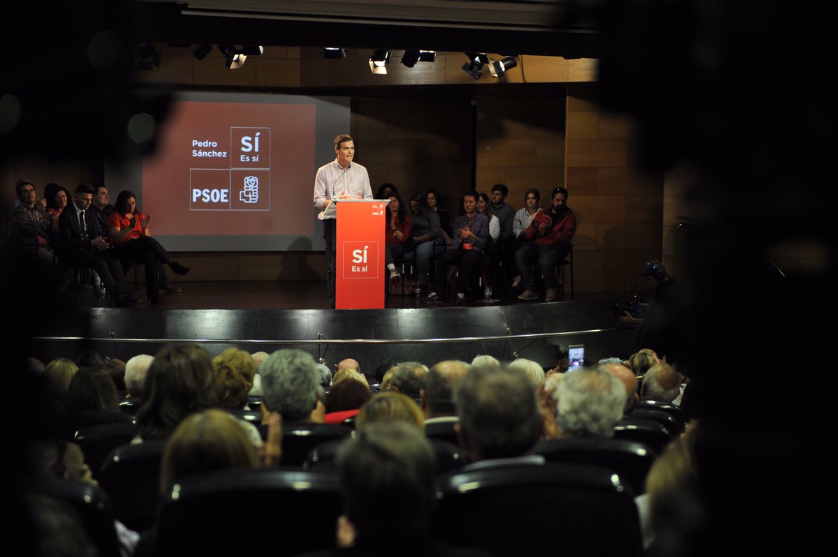 sanchezcastejon's tweet photo. No podemos abstenernos ante la corrupción y pido al PSOE de la Gestora que exija la comparecencia de Rajoy para explicar la trama Gürtel. https://t.co/HBCspvQCOj