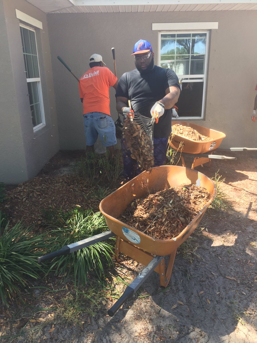 MJJeanFelix's tweet photo. Couple snapshots of #SPCDT and #SPCMT students volunteering with Habitat for Humanity. Thank you to all for a great day of service! @spcnews https://t.co/GwSCG9OT6g