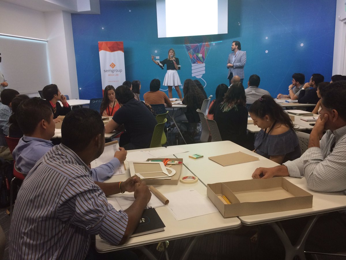 Taller de prototipación con <a href="/vbarbery/">Vanessa Barbery</a> y Billy Molina #MakersClub 💥 #Innovación