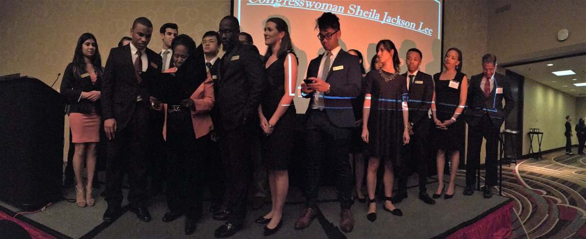 lauracapsays's tweet photo. A FINE celebration with next-gen of oil and gas entrepreneurs at the @UHouston Energy Coalition Banquet w Sheila Jackson Lee and Friends! https://t.co/Z1L0rDrSZI