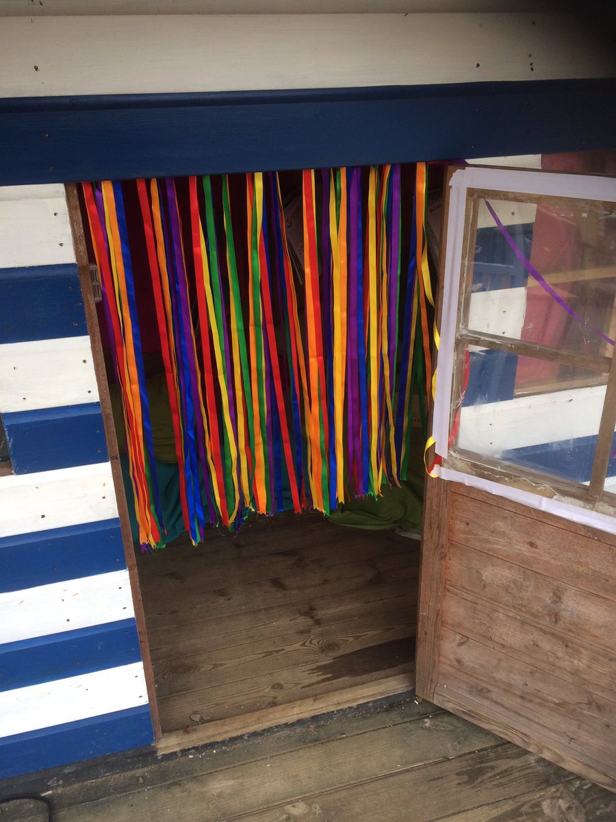 gshepherd_s's tweet photo. Rockingham's EYFS children enjoyed re-vamping our shed into a quiet reading area! #welovereading @Rockingham_News https://t.co/gcmhrFguG7