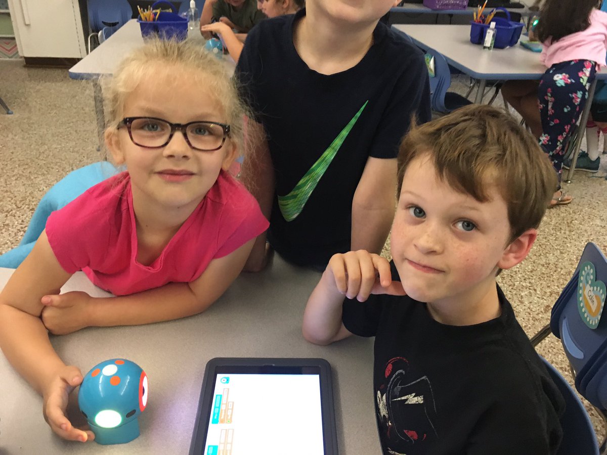 PreisigJessica's tweet photo. Enjoyed sharing Dot @WonderWorkshop with Ss @MsAndersonClass today! #asd1 #supercrickets @CPSCrickets https://t.co/7NEQznPOcD