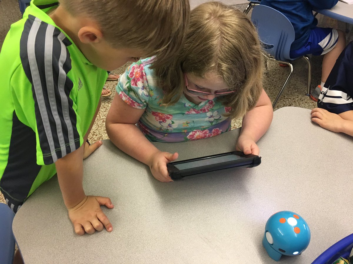 PreisigJessica's tweet photo. Enjoyed sharing Dot @WonderWorkshop with Ss @MsAndersonClass today! #asd1 #supercrickets @CPSCrickets https://t.co/7NEQznPOcD
