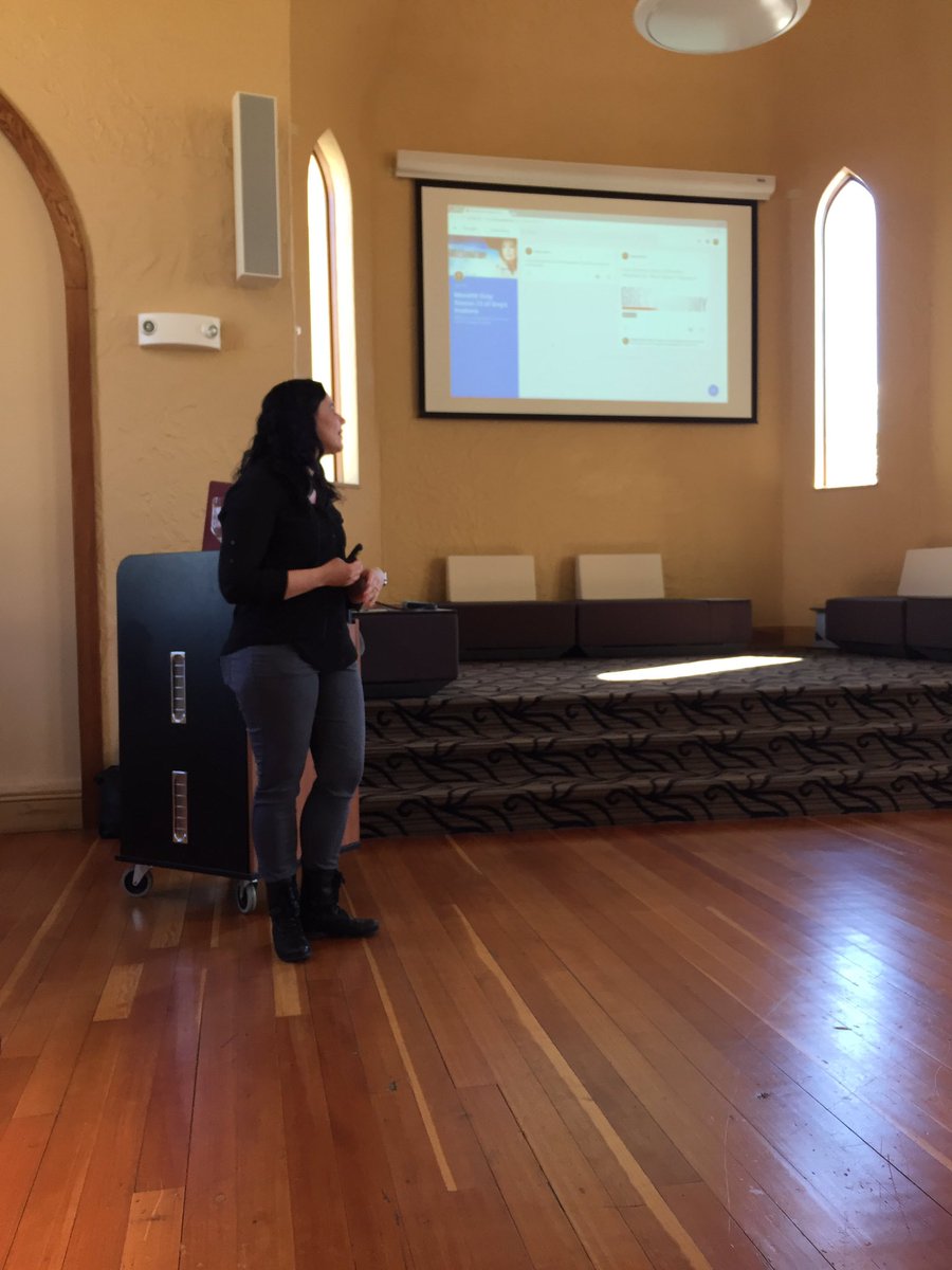 ReidRiggle's tweet image. @ValerieKretz @stnorbert #digPINS #fullspectped Valerie Kretz sharing the use of digital portfolios - working "outside the box"