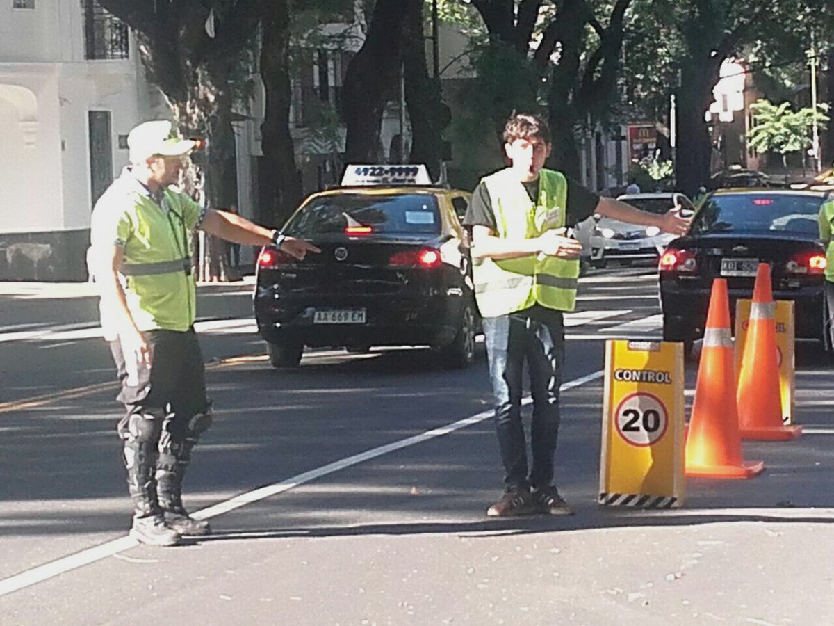 LeoRicciardiOK's tweet photo. Seguimos entrenando a los futuros #AgentesDeTransito. En pocos días se sumarán al equipo para ayudar a movernos mejor en la Ciudad https://t.co/8L0c62KMe0
