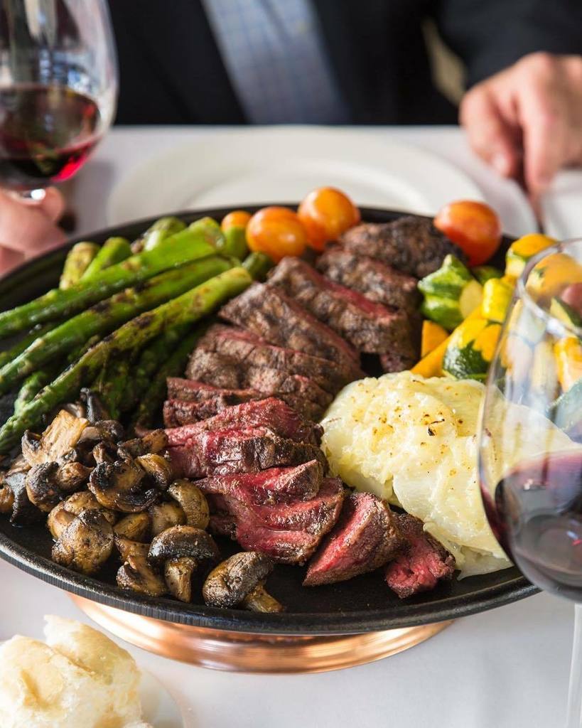 Our shareable chateaubriand is perfect for Friday night date night! #noladining #followyournola ift.tt/2pNFlV1