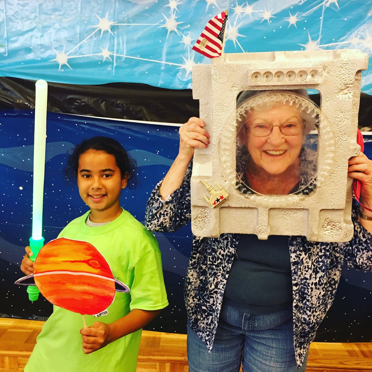 RecBoxLLC's tweet image. The kids and the seniors had a "blast!" #kids4seniors #BrookdaleLakeWorth #GYSD2017 #GYSD @YouthService