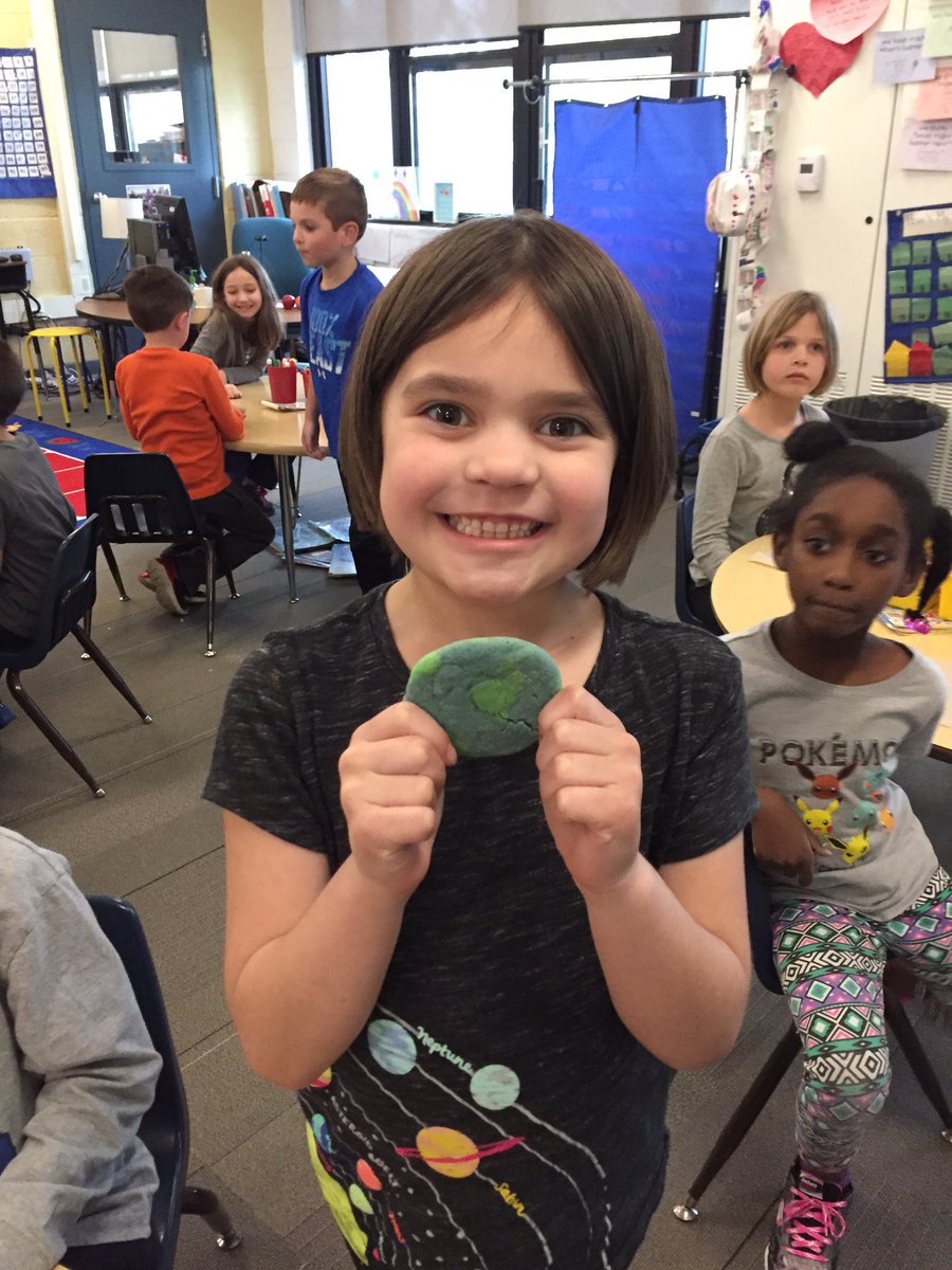 MWolynski's tweet photo. Earth day birthday!!! Happy (early) birthday Megan! https://t.co/tvi2FUiV40