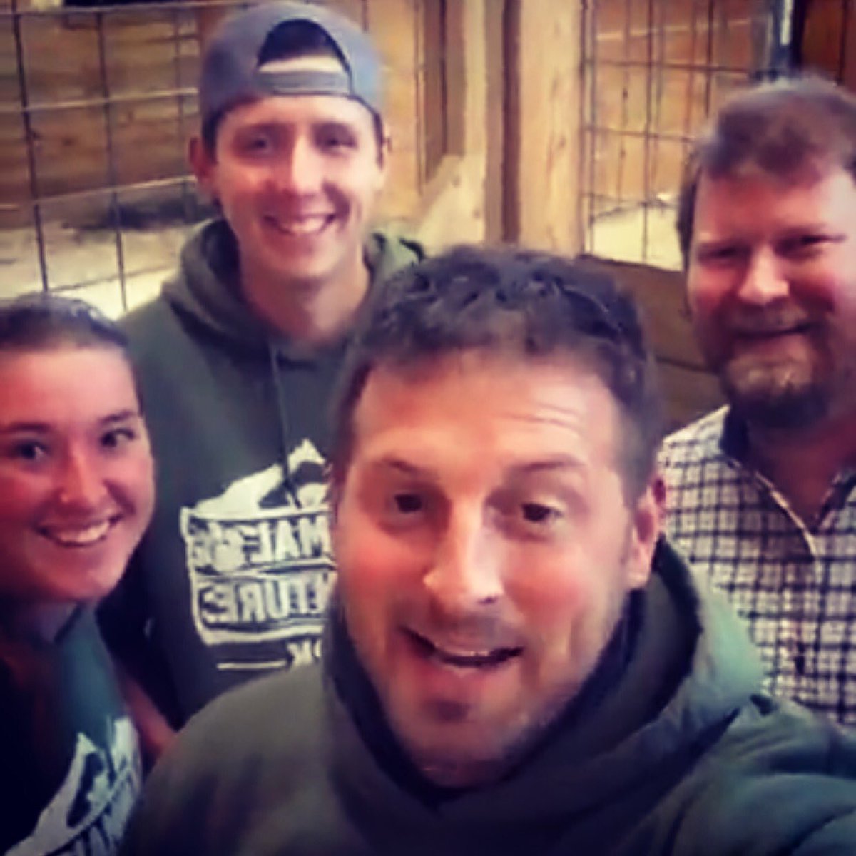 AprilTheGiraffe's tweet photo. 4:30 means it is time for the camera to come down. Thank you for joining us. Stay tuned we have so much more in store! #giraffewatch2017 https://t.co/mFrGsVJEmn