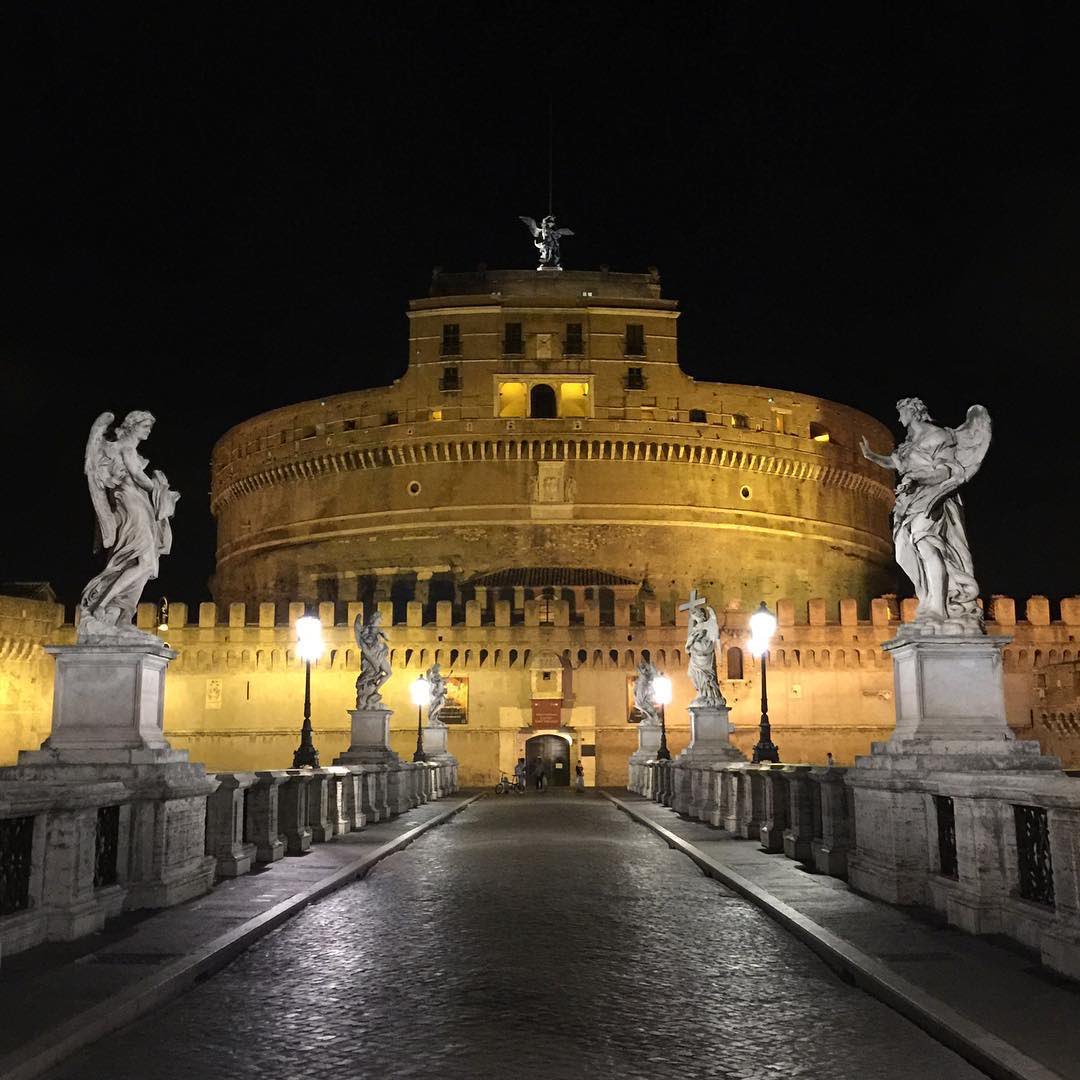 Imperial gateway...
by erny83pd instagram.com/p/BJsWC28Bm6v/
@mydailyRome  @romaapiedi @Turismoromaweb #Rome