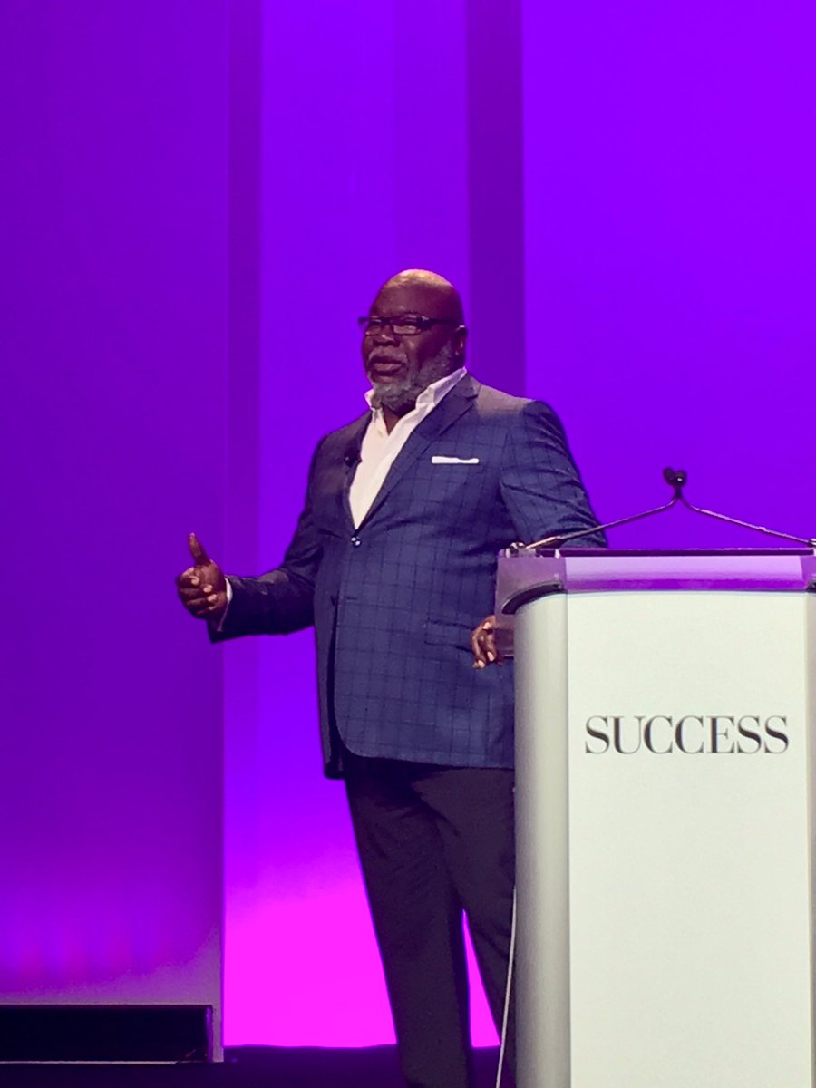 Tdub33333's tweet photo. Preach!!! Bishop T.D. Jakes dropping major development knowledge!!!😊🙏🏽 #successlive https://t.co/BNtuHT2IAm