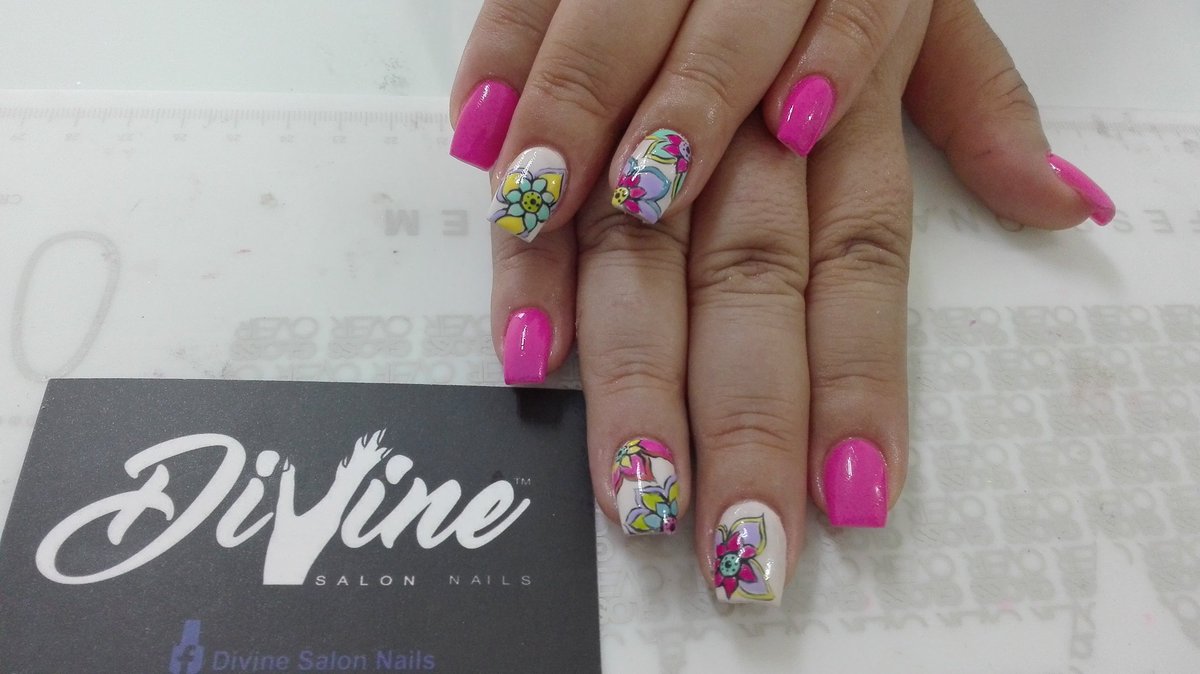 DivineNails_Tux's tweet photo. #MisUñasDivine de temporada con #GlossOver en @DivineNails_Tux  @TuxRecomienda @TuxtlaAnuncios Plaza San José, Teran https://t.co/lR6eU2Vnn7