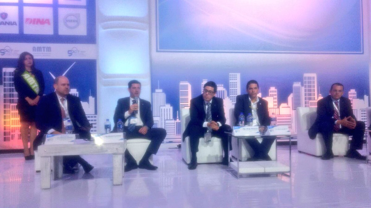 Anpact's tweet photo. @Miguelhelizalde en #9CIT de @AMTM_AC moderando el Panel de fabricantes de #Autobuses #medioambiente #seguridadvial #autotransporte https://t.co/r0ASkNOk3D