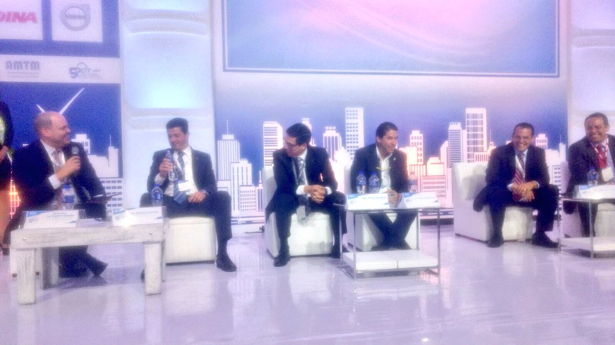Anpact's tweet photo. @Miguelhelizalde en #9CIT de @AMTM_AC moderando el Panel de fabricantes de #Autobuses #medioambiente #seguridadvial #autotransporte https://t.co/r0ASkNOk3D