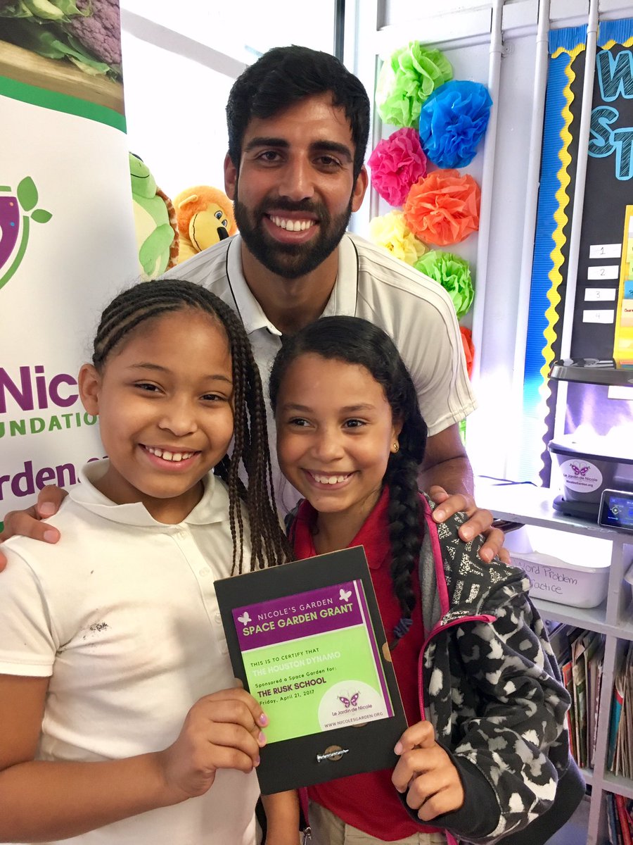 HoustonDynamo's tweet photo. Space farmers! 👩‍🚀🌱

Kevin Garcia and @dynamocharities donated a @GardenNicole Space Garden to Rusk Elementary for #EarthDay. #GreenerGoals https://t.co/DBpwCydmmp