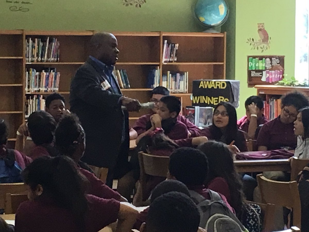 LopezprinciPAL's tweet image. Ss in McGuff class listen 2 attorneys on the Power of Persuasion #writinglesson @hartman_ms @SouthArea_HISD @TeamHISD
