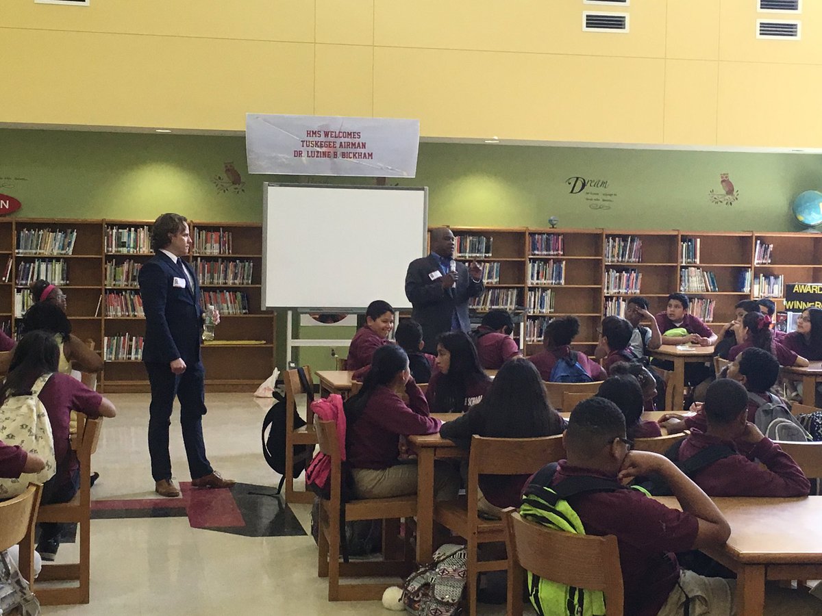 LopezprinciPAL's tweet image. Ss in McGuff class listen 2 attorneys on the Power of Persuasion #writinglesson @hartman_ms @SouthArea_HISD @TeamHISD