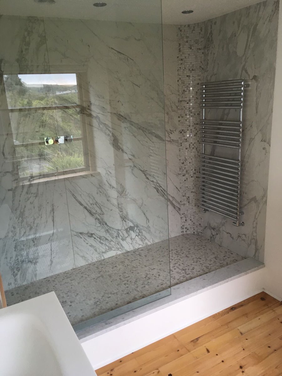 StudioOneSW's tweet image. Very happy that our fitters have pulled off this very very challenging conversation of a bedroom in to an ensuite. Full slab marble tiles 😊