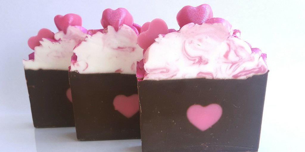 #pinksugar #handmadesoap smells like #cottoncandy #jasmine and #musk. bit.ly/2dGyfrs #soap #bathtime #pink #hearts #heart #gift