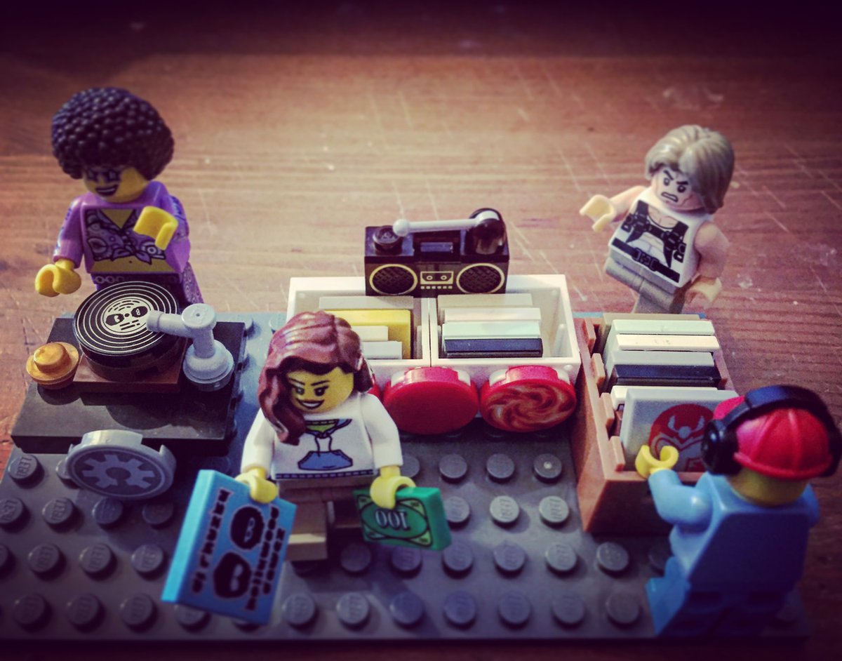 rockinbricks's tweet photo. Happy RSD to you #recordstoreday #vinyl #rockinbricks https://t.co/vr7c4WGf7P https://t.co/K3WY89OG6b