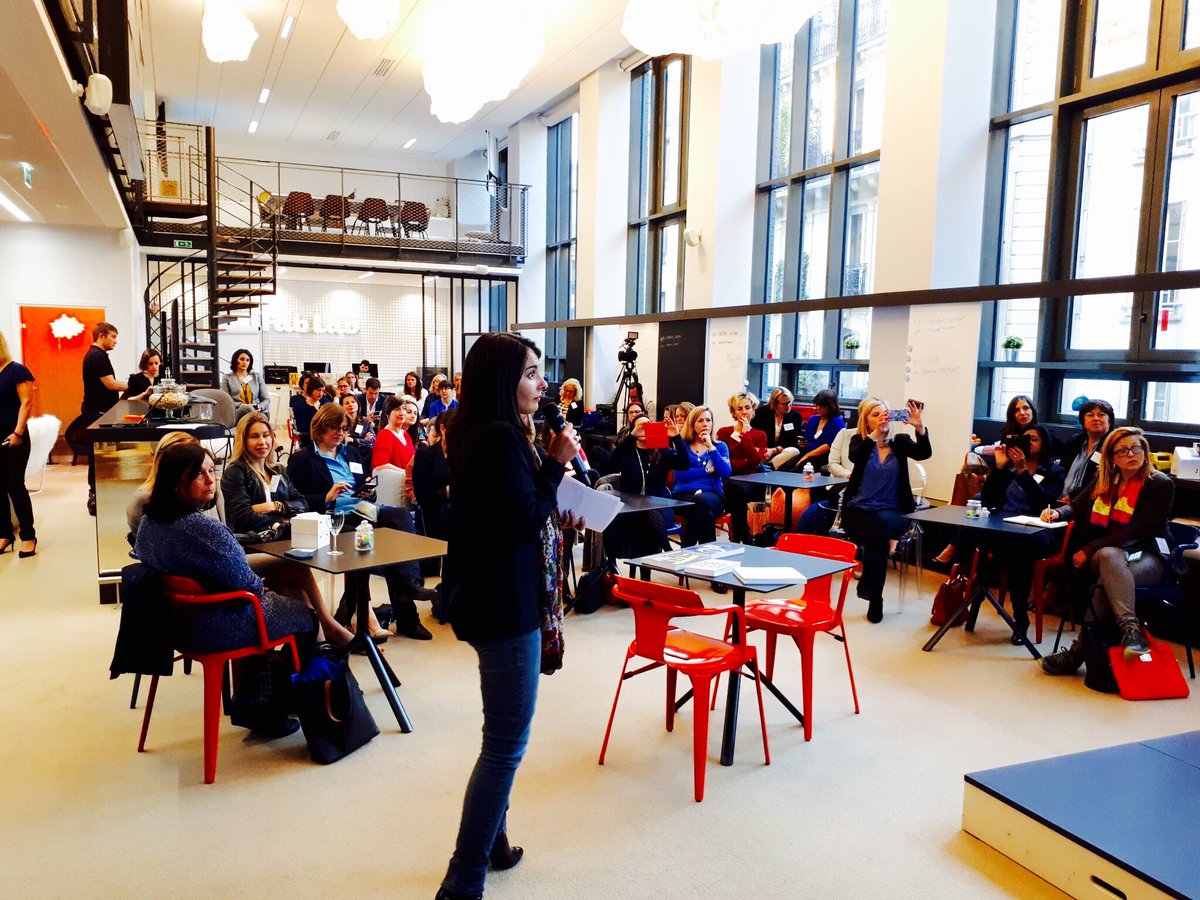 IntFem_'s tweet photo. Excellente dégustation @BlivChampagne lors de la soirée #InFem . Bravo à sa co-fondatrice @ArmonieBLiv serial entrepreneur 🥂speaker #IntFem https://t.co/gcuJGMjZgJ