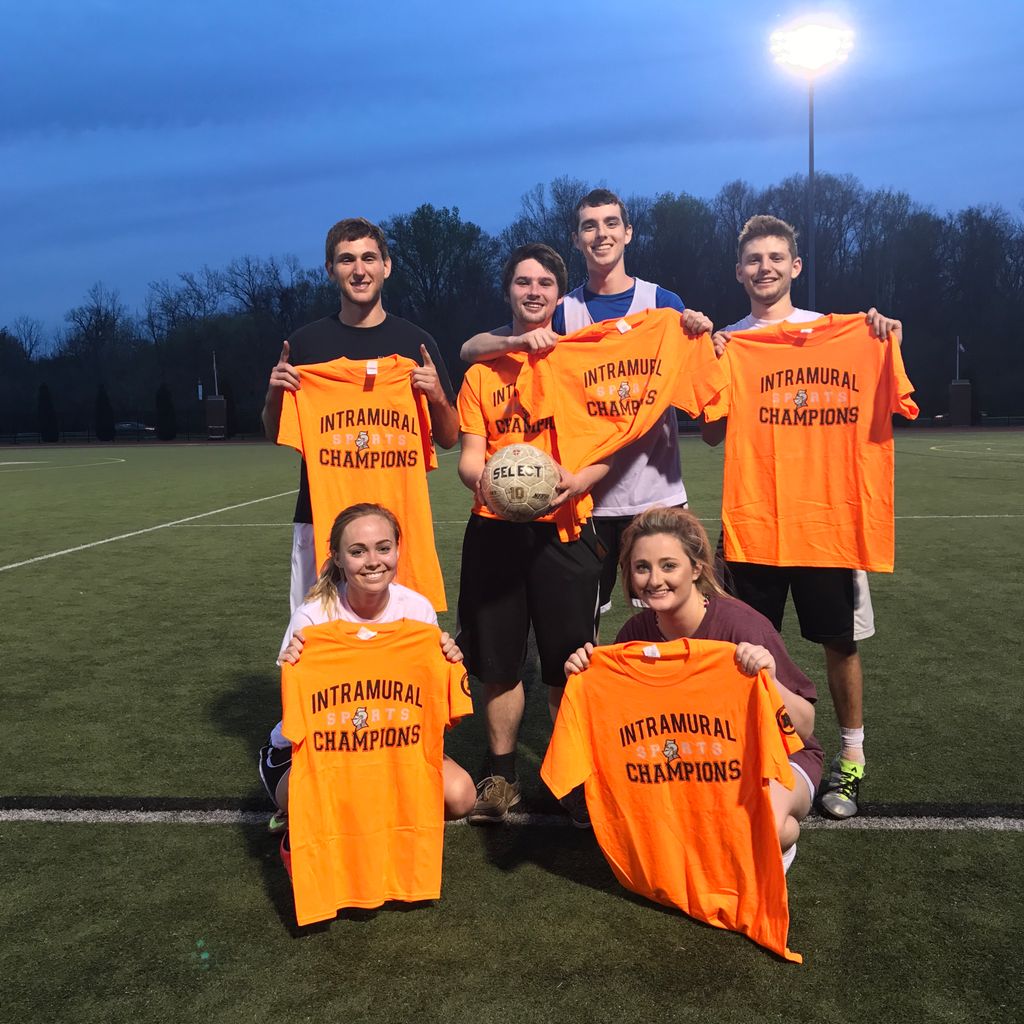 BellarmineSuRF's tweet photo. And the Wildcats outlast the Cunning Stunts despite playing 3 games in a row. Final Score 11-2 #BUIM #CHAMPS #DunkfortheDub https://t.co/MiXtr0FiDY