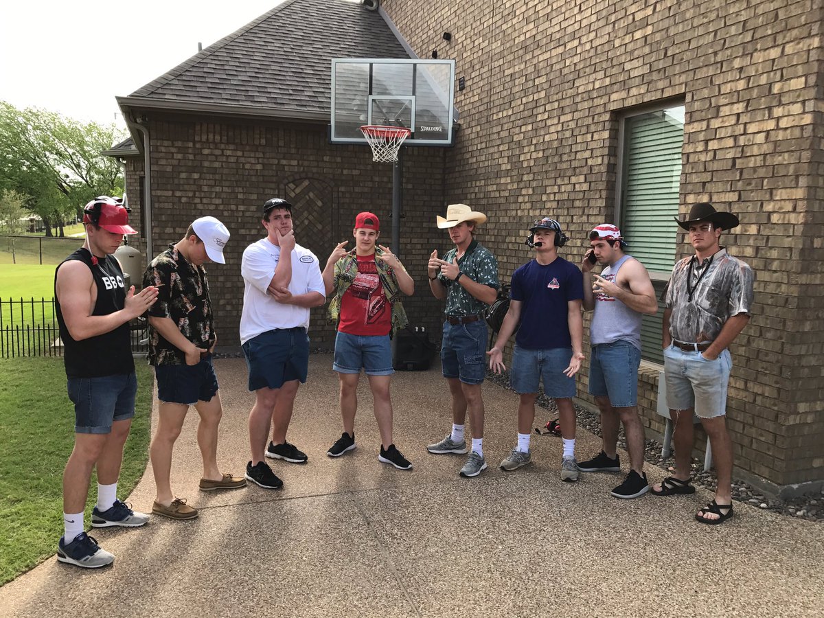 Tyler_Baker_3's tweet photo. Weekends are for the boys 🤙🏻 https://t.co/xcYe8yWVxl