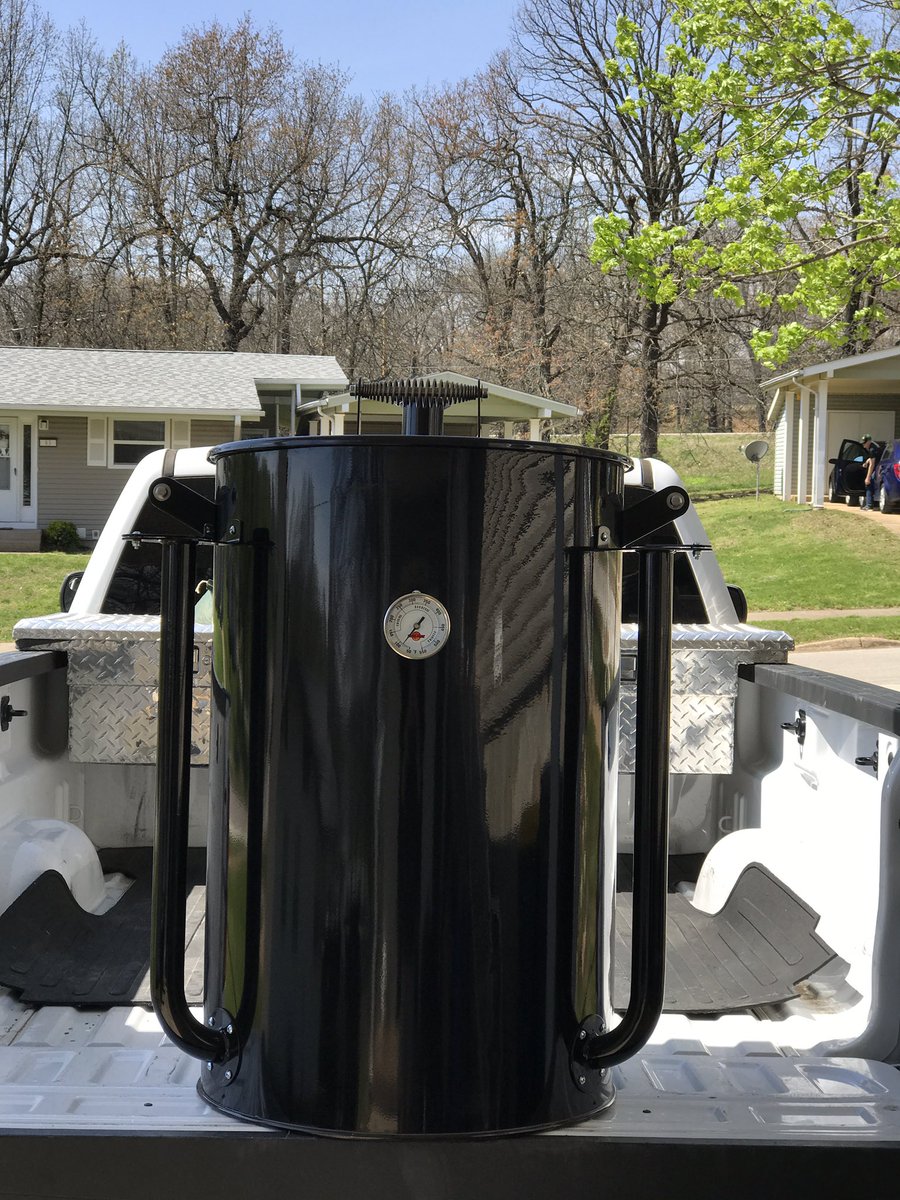 pigdaddybbq1's tweet photo. Finished this beautiful thing this weekend! #smokerbuildermfg #lavalock #unknownbbq #pigdaddybbq #udsnation #uglydrumsmoker https://t.co/xiot5129Wh