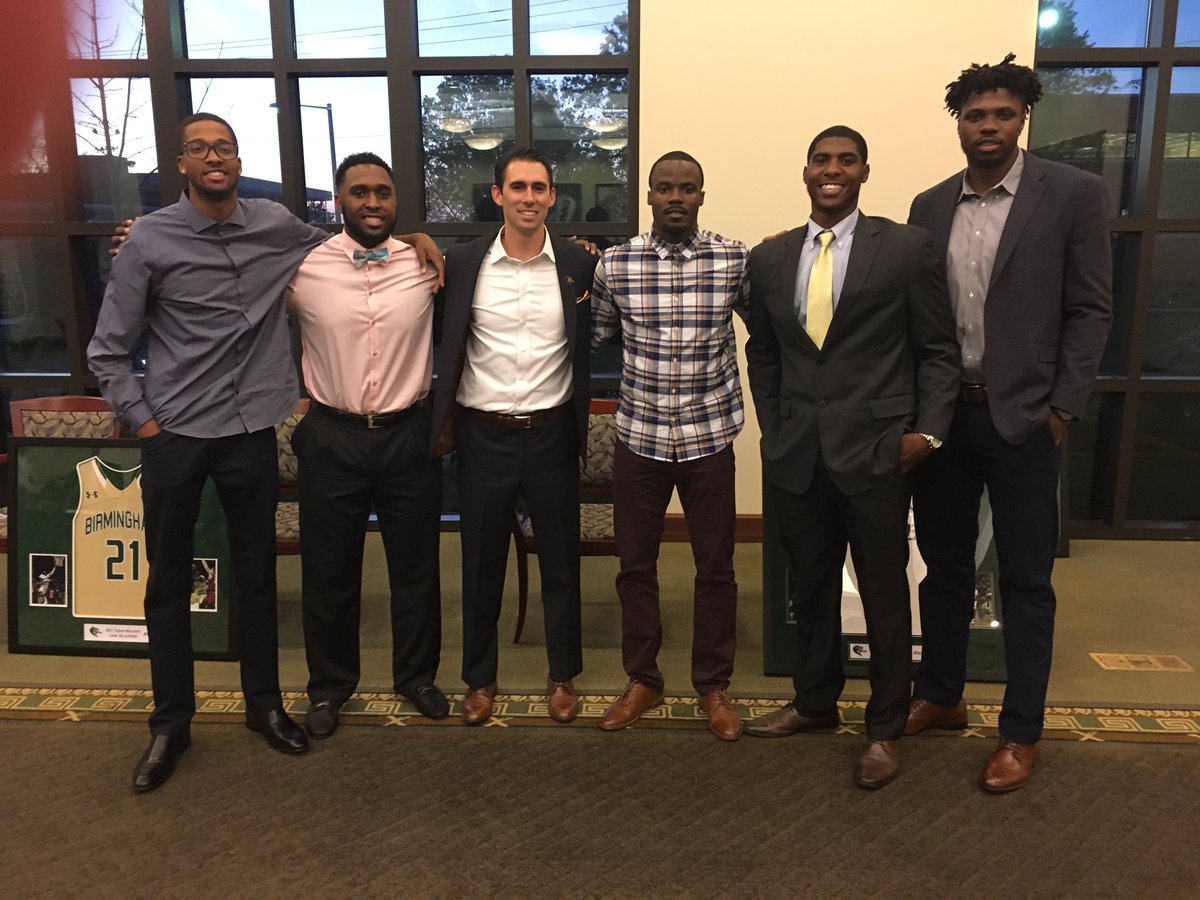 Last time recognizing this special group of #UAB family. <a href="/HAKBAXTER/">Baxter</a> @tmad22_UAB @D_Watts0323 <a href="/21dreams_/">Amorrian “ Bam “ Ford🔮</a> <a href="/Dirkwilliams11/">Dirk Williams</a> #ForerverBlazers
