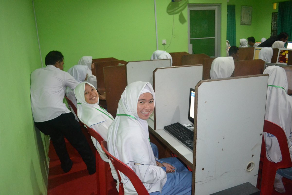 MANBatam1's tweet photo. Semangat terus ya kalian, ceria itu wajib, tetapi tetap fokus. Ingat, Prestasi dan Kejujuran selalu berjalan beriringan. https://t.co/jsWmDD9ddP