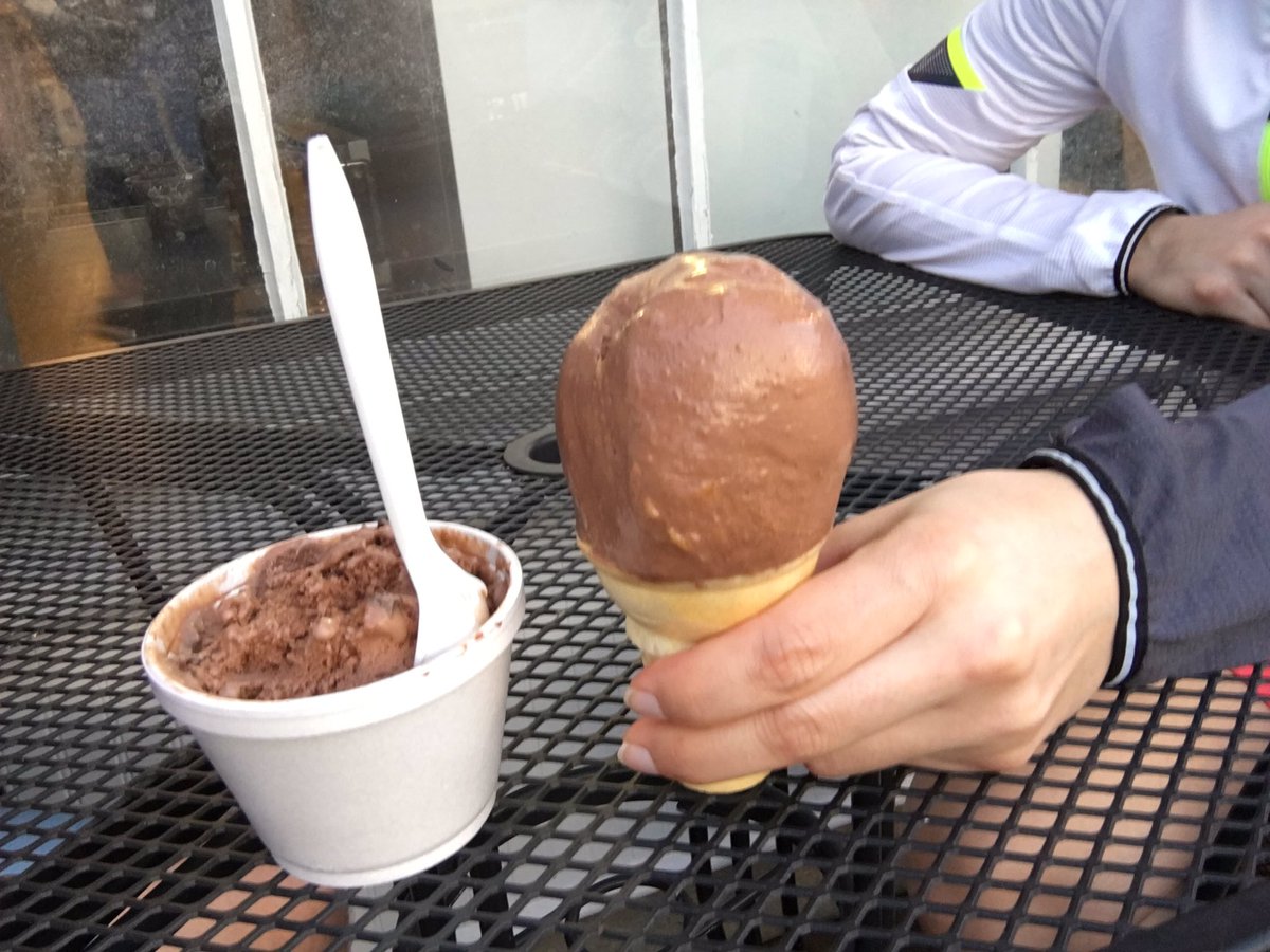 A_Laumeyer's tweet photo. You know you live in #Michigan when you wait 45 mins. for ice cream bc it's the 1st 75 degree day of the year. #jerseyjunction https://t.co/ofZxq2WGS2
