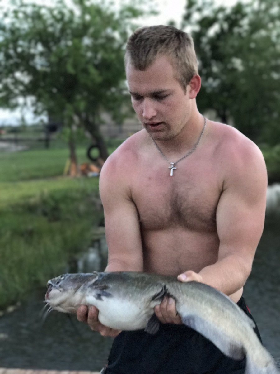 mama3sons's tweet photo. Last night I lost a big fish and no one believed me...had to prove them wrong. #2hooks https://t.co/FFHEQuDHtJ