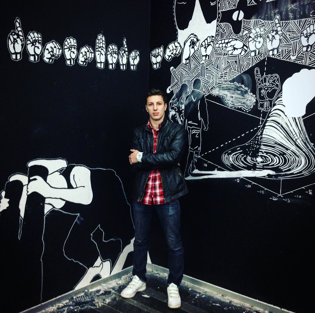 cooller_'s tweet photo. Уважение тому человеку которому хватило терпения создать это чудо имея в руке мел . Браво ,PinchukArtCentre! https://t.co/MX5PRB7dD8