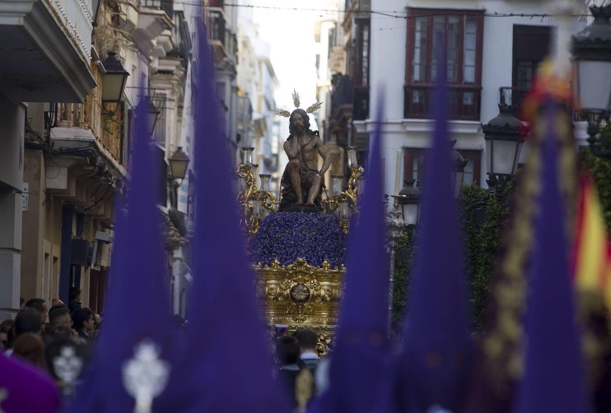 Un año más, mi Cristo de la Humildad y Paciencia de Cádiz bendice las calles gaditanas y un año más, fui testigo de ello!
#SemanaSanta2017