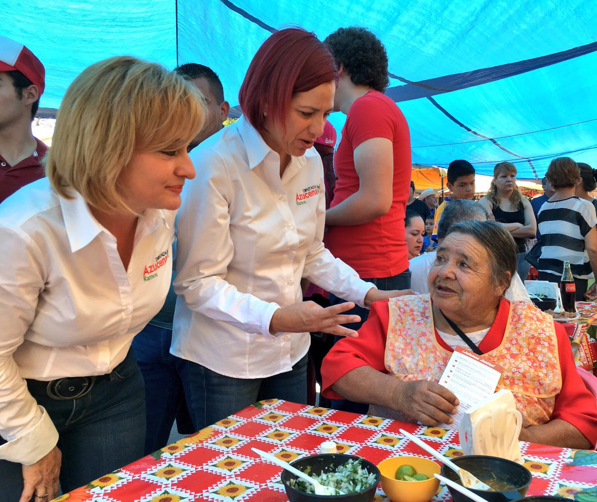 luciaazucena's tweet photo. En compañía de mi amiga y compañera de fórmula @chayitocts seguimos escuchando a la gente y haciendo compromisos en el #DistritoXV #VotaPRI https://t.co/6bSqdhYGsR
