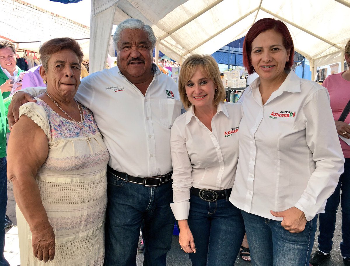 luciaazucena's tweet photo. En compañía de mi amiga y compañera de fórmula @chayitocts seguimos escuchando a la gente y haciendo compromisos en el #DistritoXV #VotaPRI https://t.co/6bSqdhYGsR