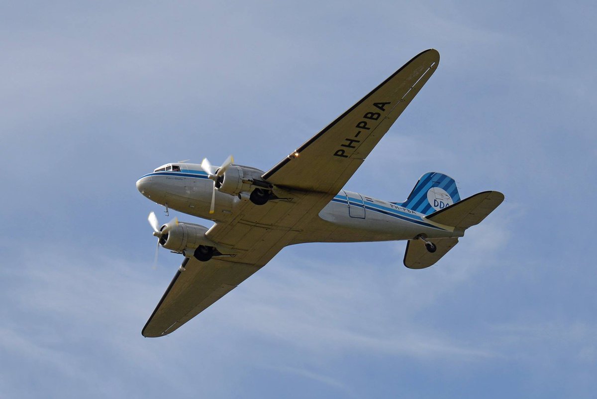 DDAclassicair's tweet photo. DDA vliegplan 2017! Vlieg als Vriend, particulier donateur of bedrijfssponsor met onze Koninklijke DC-3 Dakota. https://t.co/RhFUYfoWNm https://t.co/TUCWLXh41Y