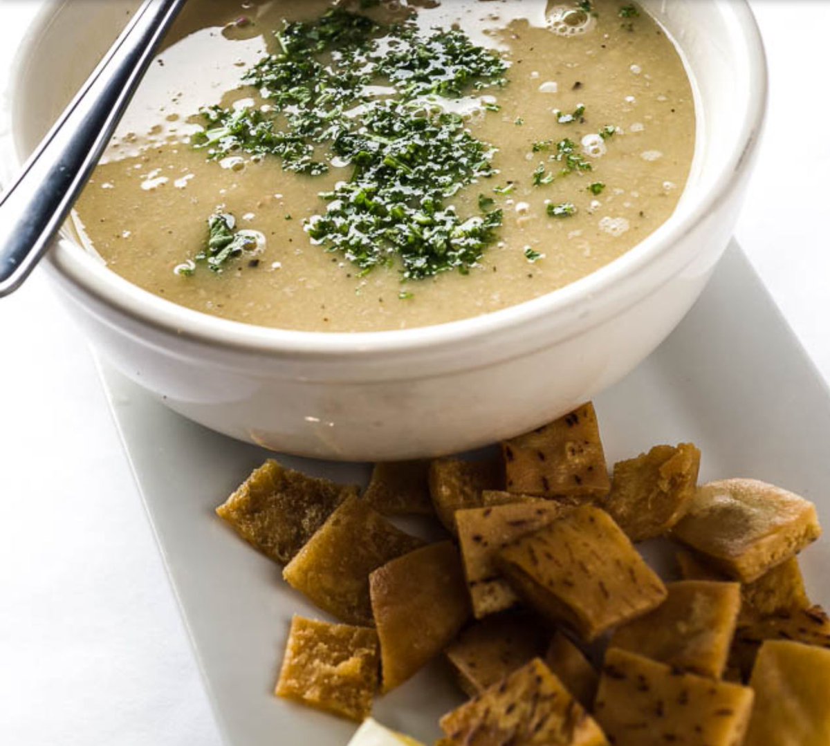 ZoroonaBR's tweet photo. Creamy #lentil #soup made with lentils, onions and #Zoroona #Mediterranean #spices, Served with #pita #chips https://t.co/OqoNULfvoI https://t.co/YdFnbJDaXD