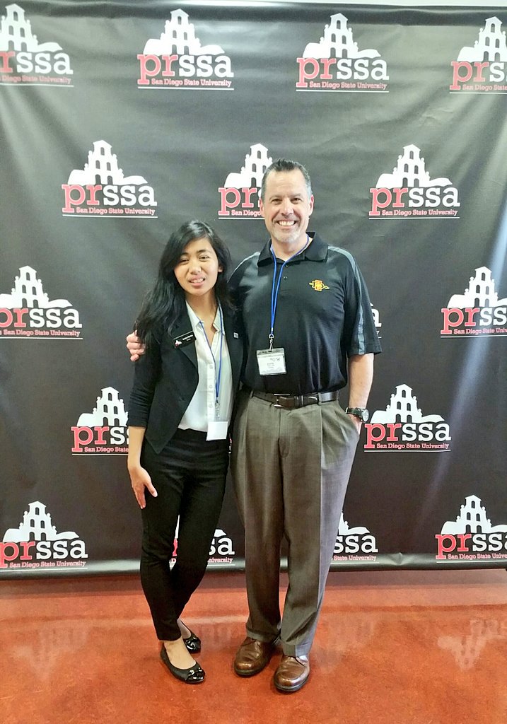 JSantos_SD's tweet photo. Happy to run into one of my favorite #PRPros and #Rotarians @OatesStalwart at @PRSSAinSD 🙌 #PRSSAinSD #Rotary #Rotary5340 #PRSSA #PRSA https://t.co/FpGyiNkSFs