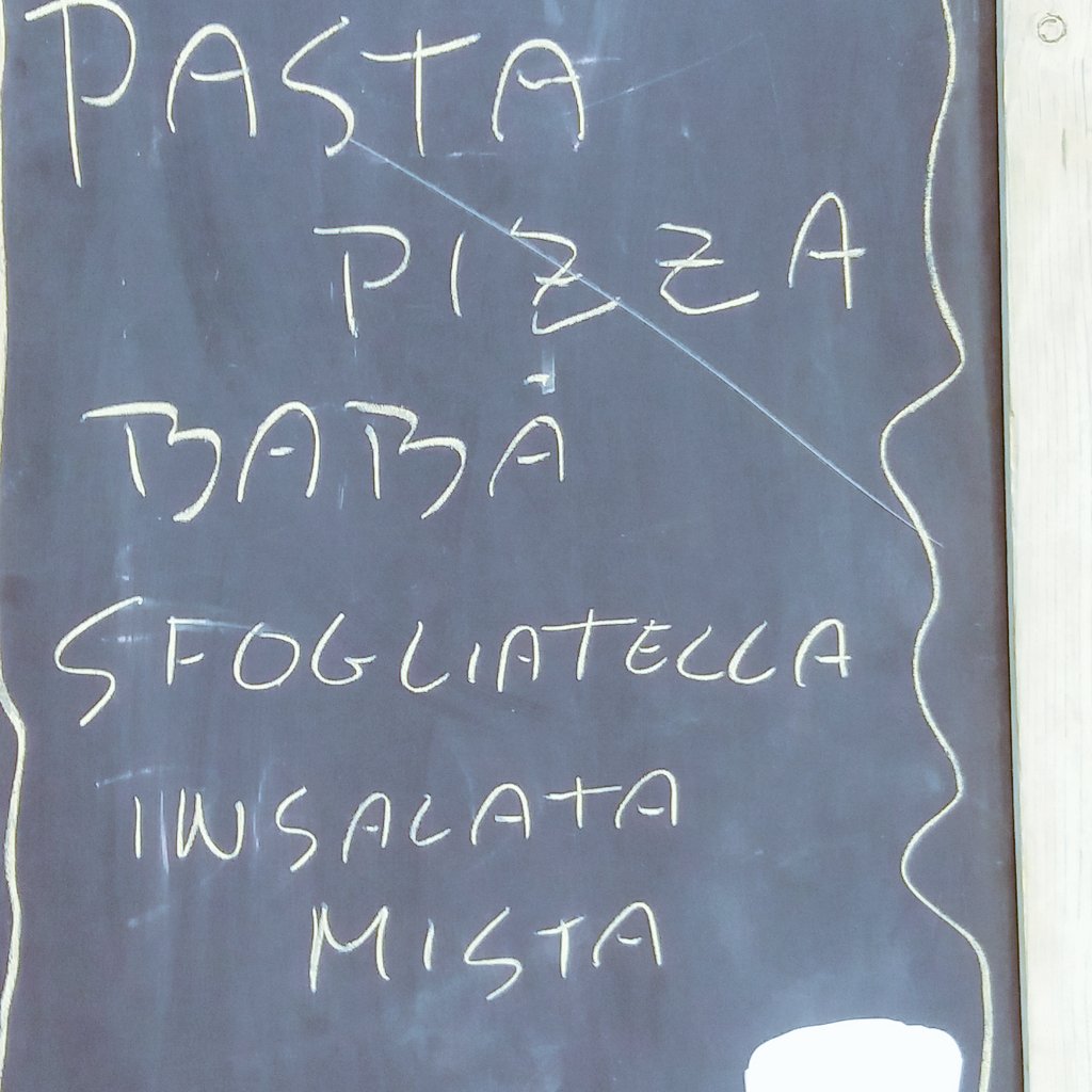 gamadasi's tweet photo. Trova l'intruso.  Napoli: dove peserei 10 chili di più https://t.co/UnWF1YwqOd
