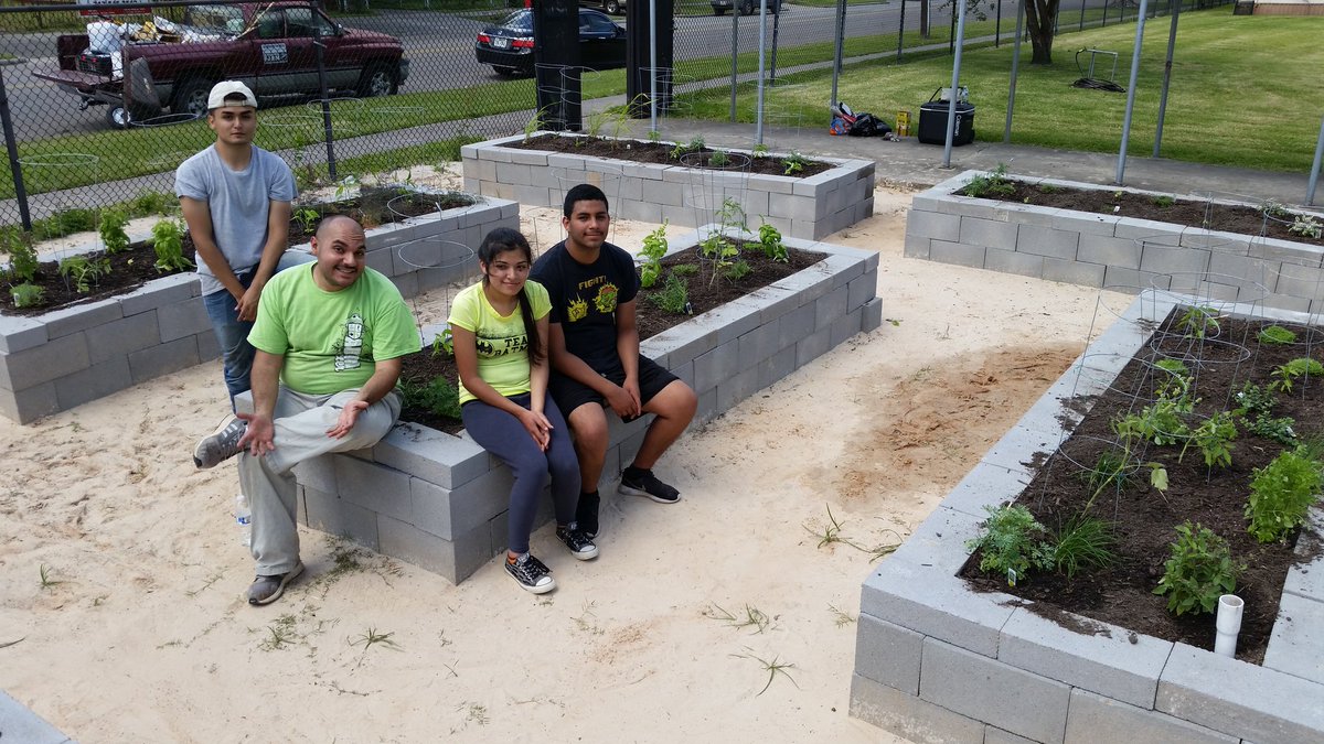 frodriguezart's tweet photo. @AustinMustangs #LEADcouncil with @FincaTresRobles over @Franklinhisd makin' it HAPPEN!! #GARDENS !!!!
@2017senior_ahs @Austin2018Class https://t.co/rMiAlsu0CJ