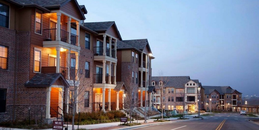 WestEndKS's tweet photo. Looking for a #LuxuryApt in #Lenexa? #WestendKS amenities include a resort pool, washer/dryer, high speed internet,  pet friendly, and more! https://t.co/wT8PEMJS6l