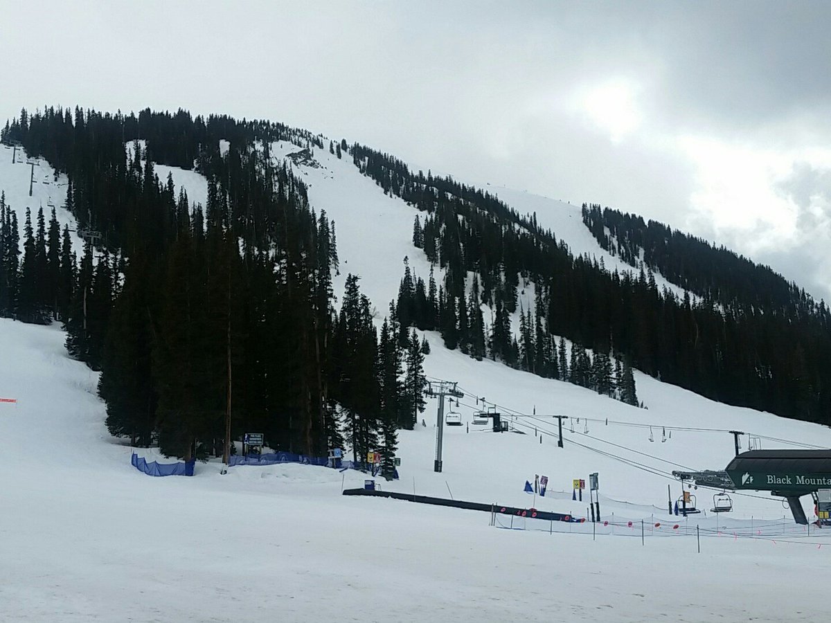 jdphartman's tweet photo. Live music after skiing #abasin , 5 star https://t.co/Kl8yRa7Y9v