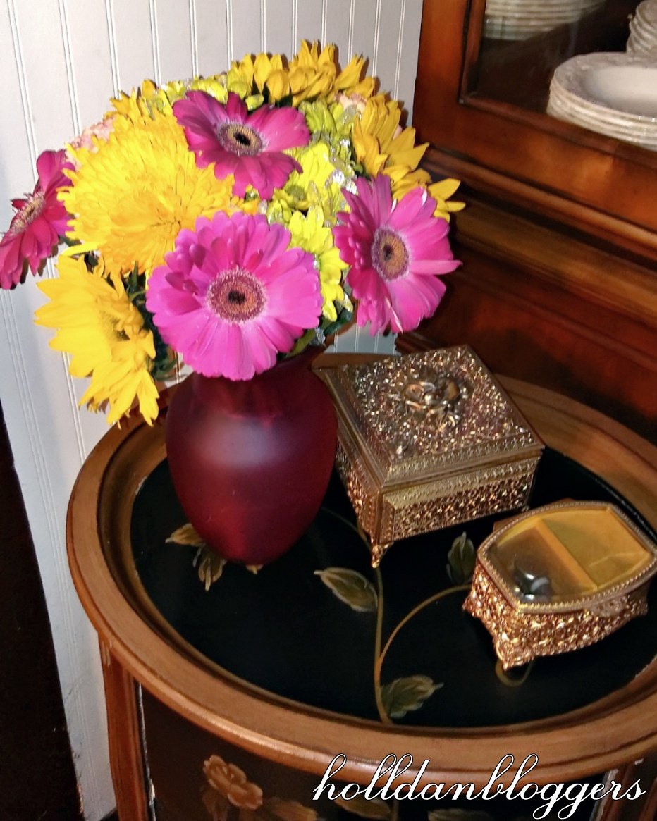 My hubby bought me fresh flowers and I paired it up with a couple of my #antiquemusicbox #freshflowers #springflowers