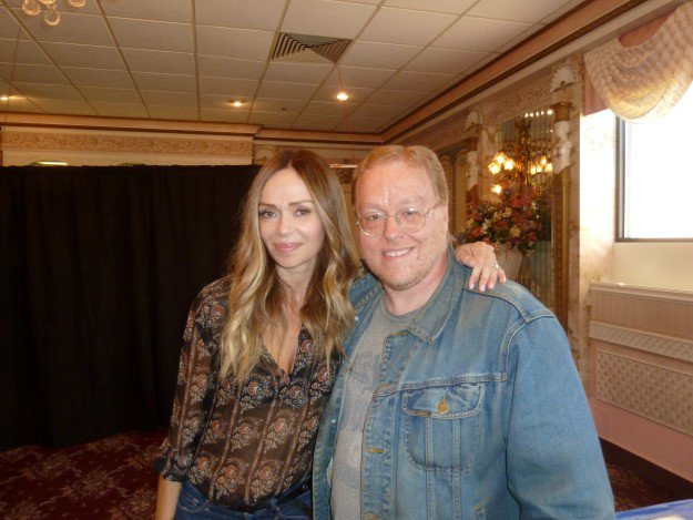 AJLeatherman's tweet photo. Great to meet the beautiful Vanessa Angel at @NostalgiaFstPHL today! #nfp17 #SpiesLikeUs @MarkedOut https://t.co/YOt2rgZNH0