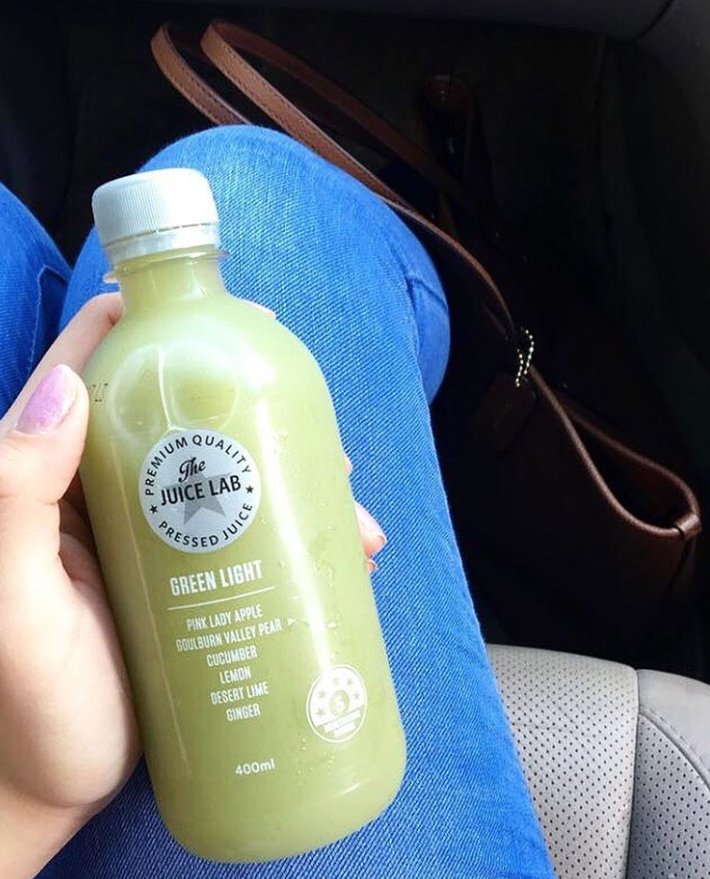 thejuicelab's tweet photo. No better way to start the week! Follow the GREEN LIGHT 💚💚💚
#thejuicelab #juicelab #pressedjuice #greenjuice #coles https://t.co/SixjI2dEEf